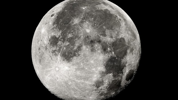 occhi sulla luna