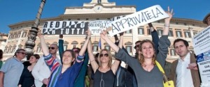 15/04/2013 Roma, consegna della raccolta firme per il reddito minimo garantito a Montecitorio. Nella foto alcuni dei promotori