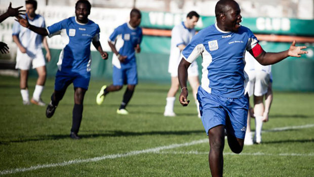 nessuno in fuorigioco calcio e integrazione